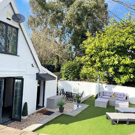 2 Bedroom Cosy Cottage With Hot Tub In Hambrook Close To Bristol City Centre 外观 照片