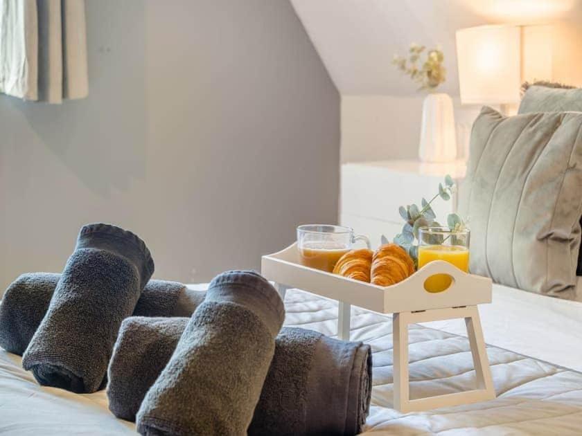 2 Bedroom Cosy Cottage With Hot Tub In Hambrook Close To Bristol City Centre 外观 照片