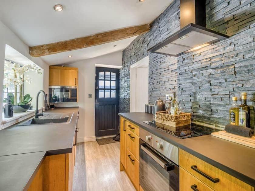 2 Bedroom Cosy Cottage With Hot Tub In Hambrook Close To Bristol City Centre 外观 照片