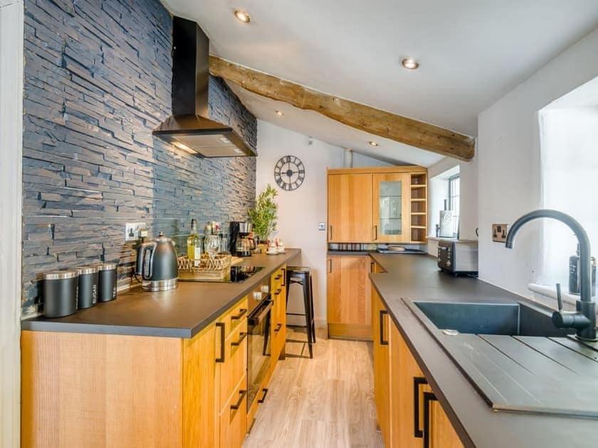 2 Bedroom Cosy Cottage With Hot Tub In Hambrook Close To Bristol City Centre 外观 照片